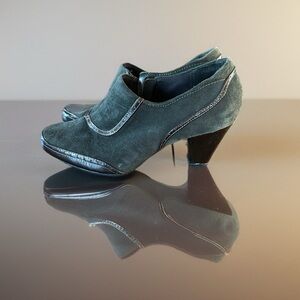 Clarks Artisan Women's Suede Ankle Boots